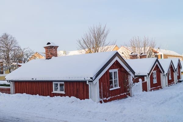 Båtmansstugorna i vinterskrud 2026